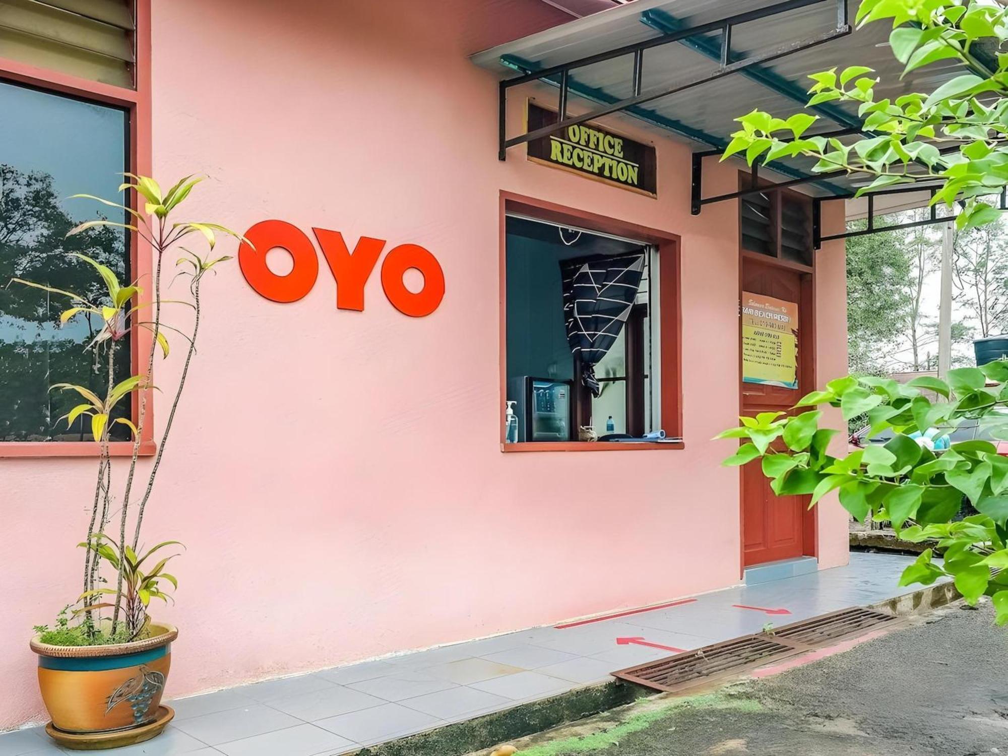 Oyo 90744 Bari Indah Beach Resort Kuala Terengganu Exterior photo