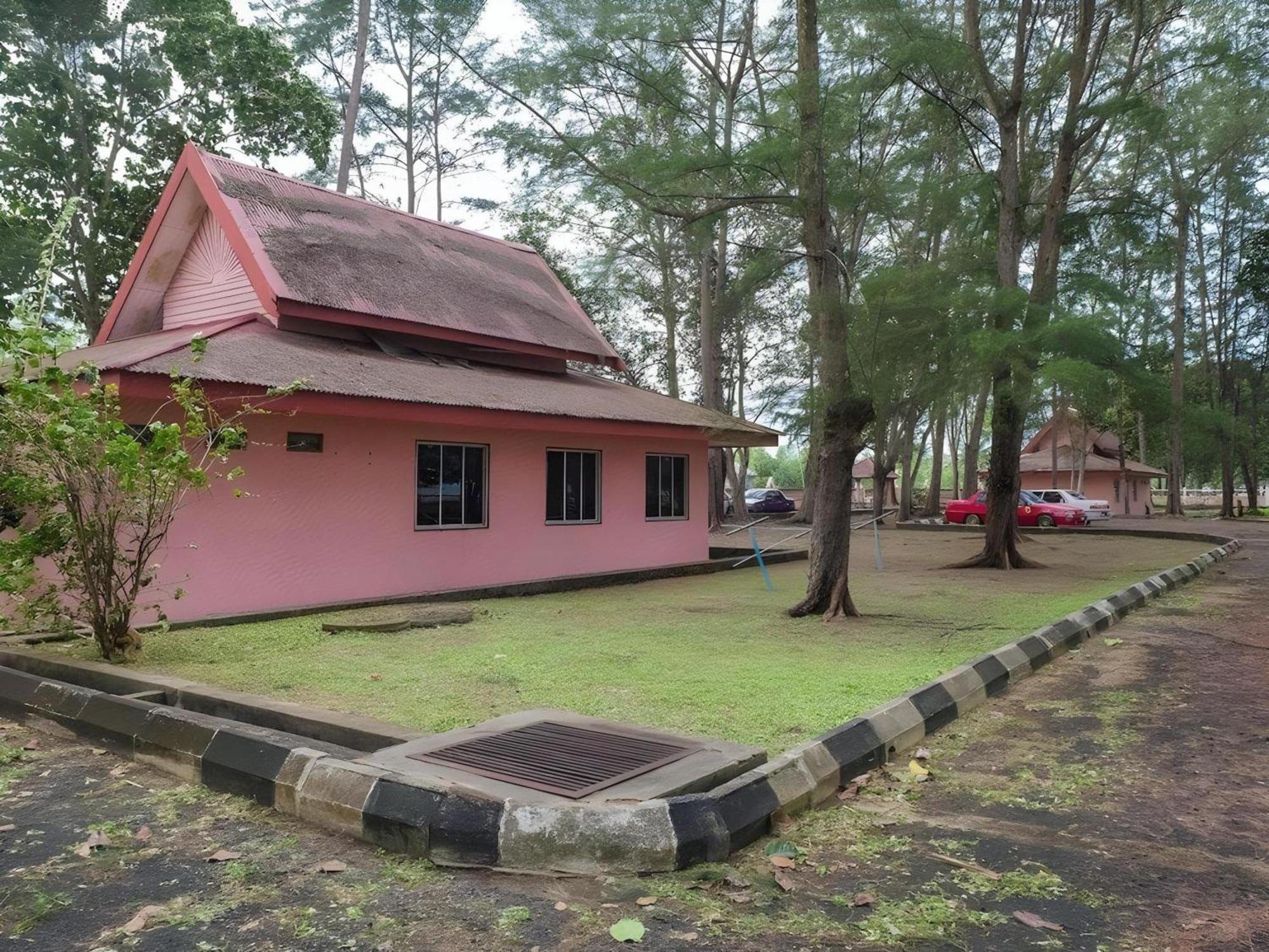 Oyo 90744 Bari Indah Beach Resort Kuala Terengganu Exterior photo