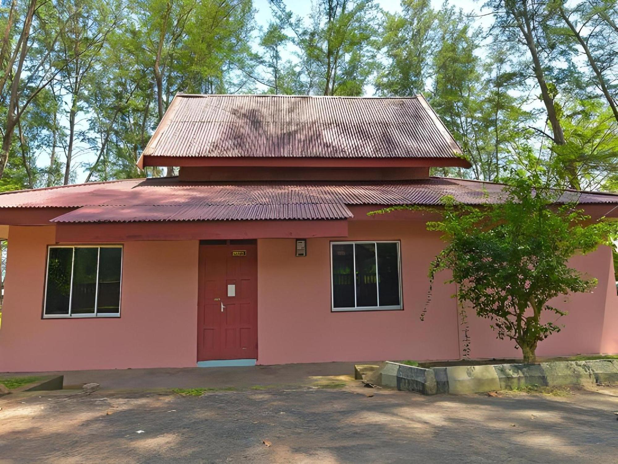 Oyo 90744 Bari Indah Beach Resort Kuala Terengganu Exterior photo